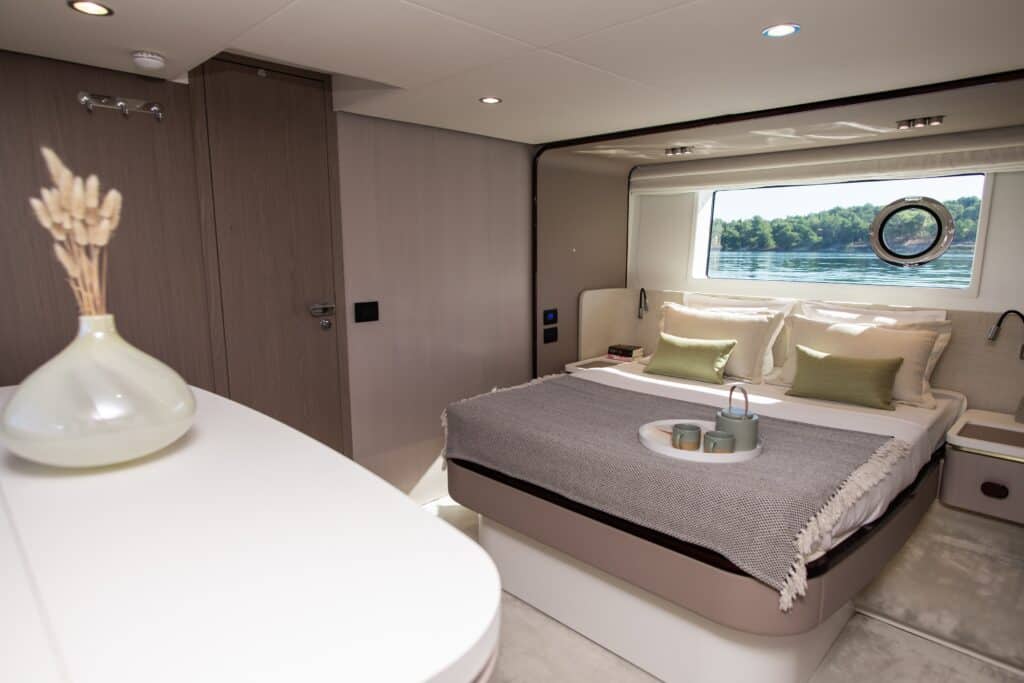 Alibaba 28 Master Cabin-min