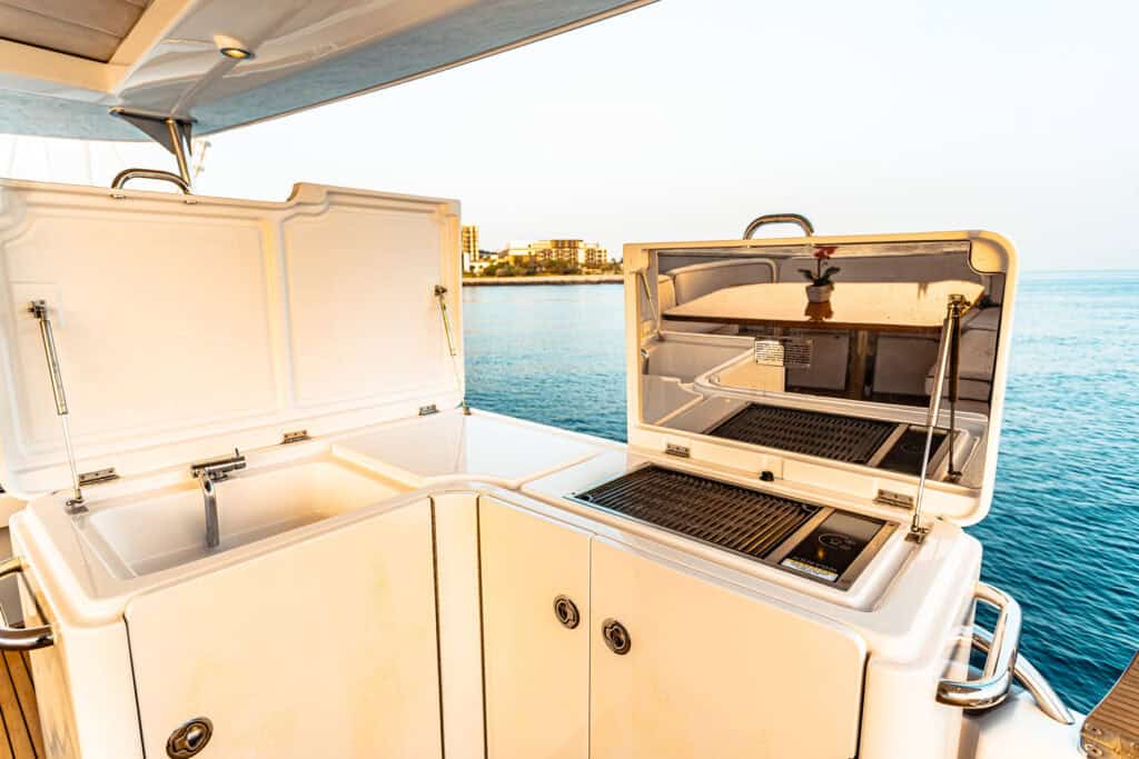 Azimut 66 Fatboy Fly Bridge BBQ