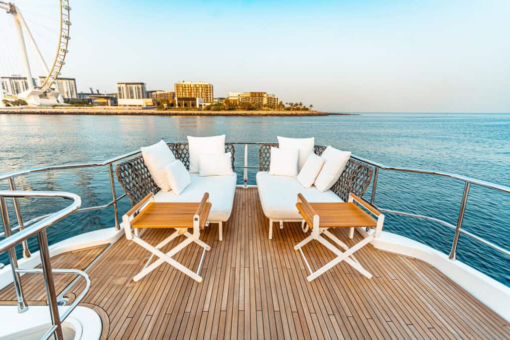 Azimut 66 Fatboy Fly Bridge furniture (1)