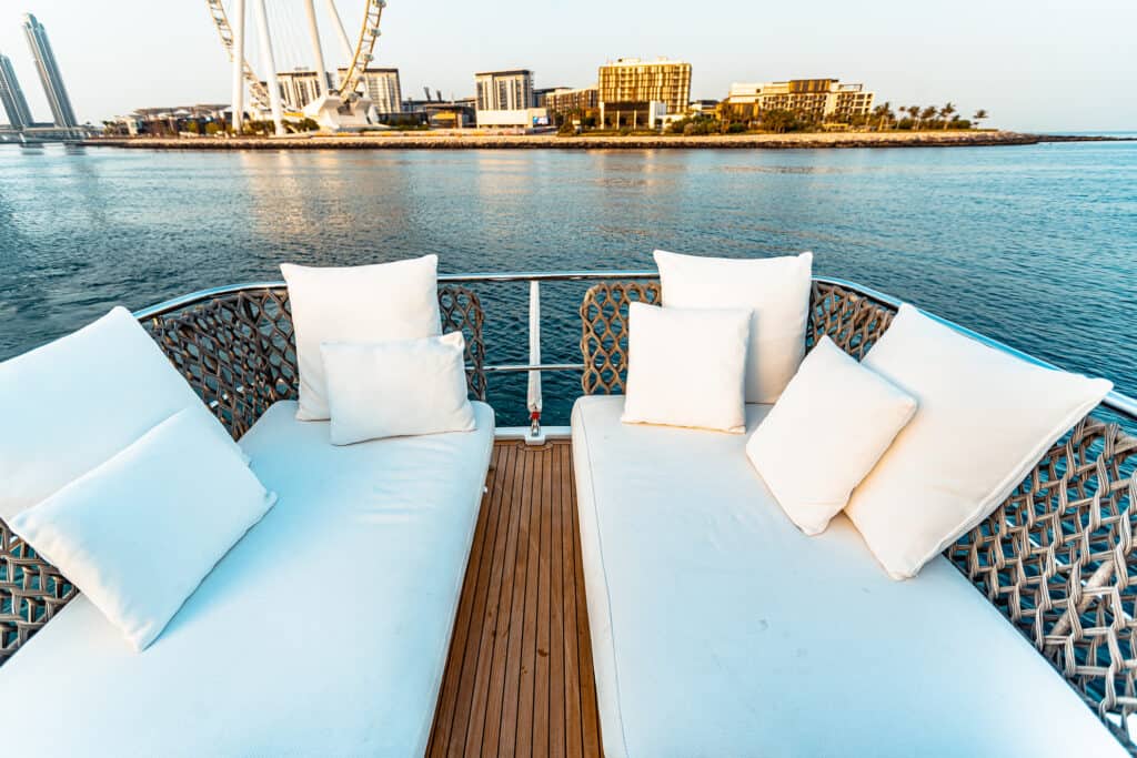 Azimut 66 Fatboy Fly Bridge furniture (2)