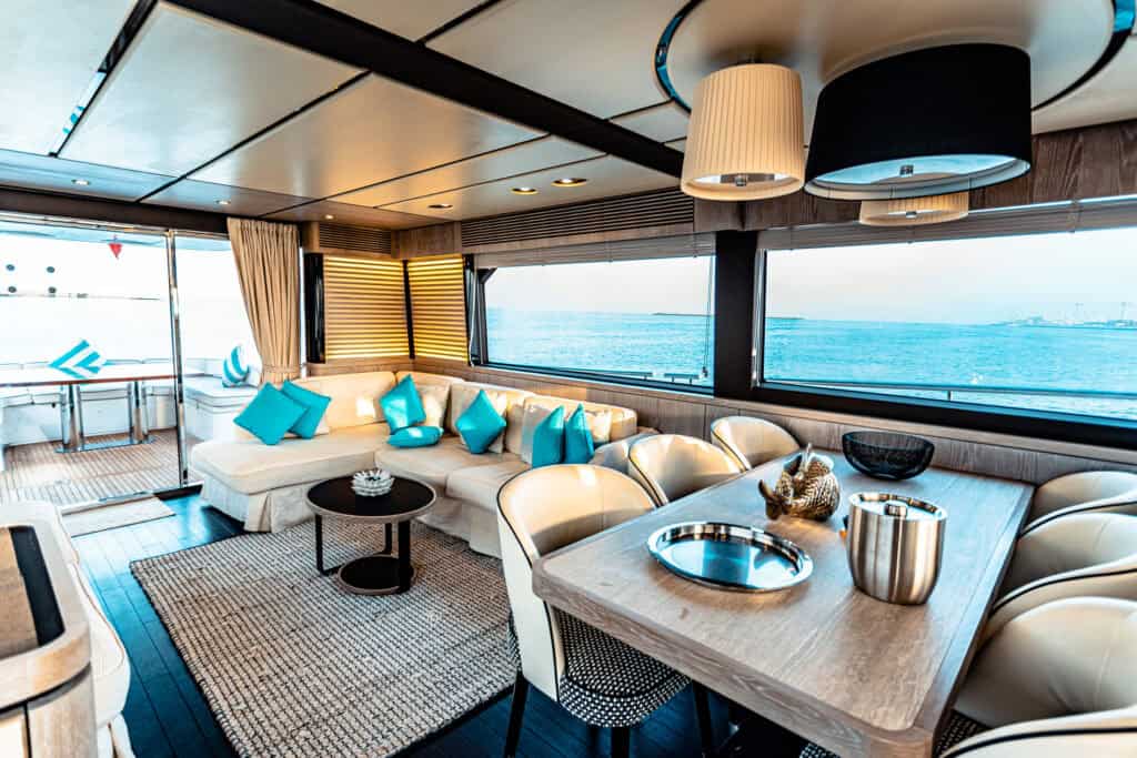 Azimut 66 Interior Salon (7)