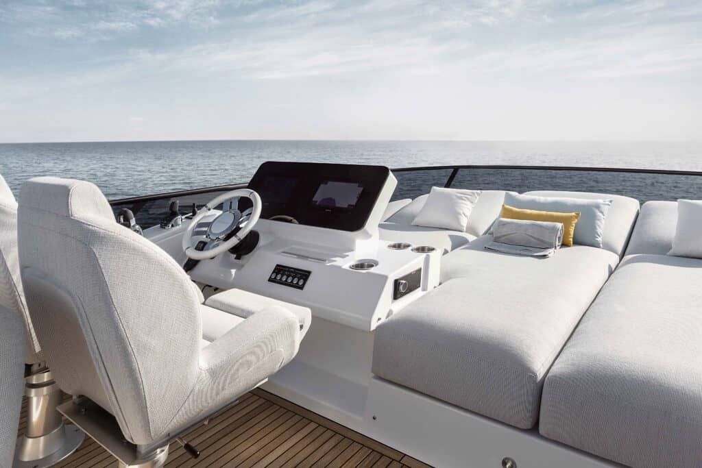 53 Flybridge 2