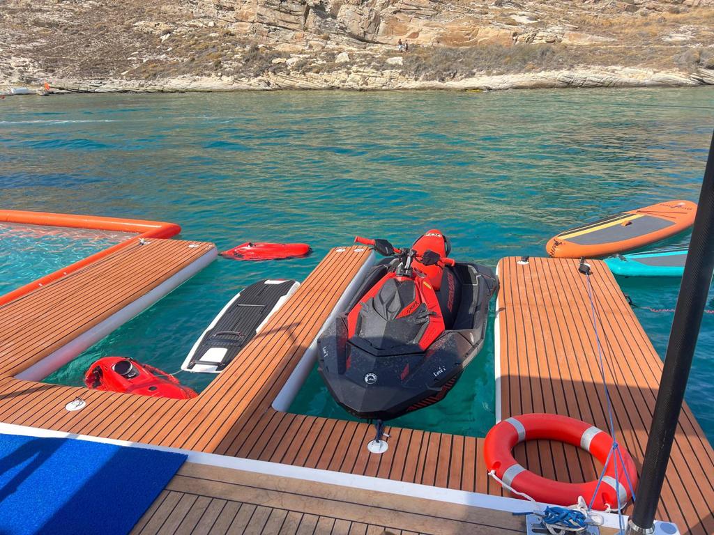 BEACH AREA & TOYS (3)