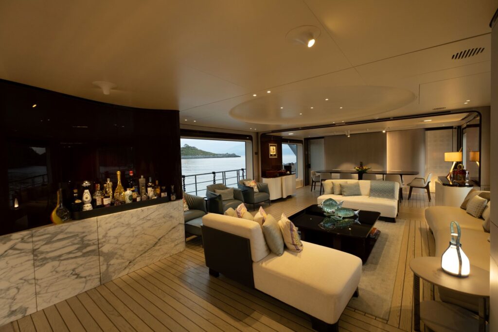 love t saloon main deck