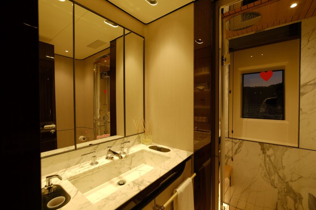 shower VIP cabin